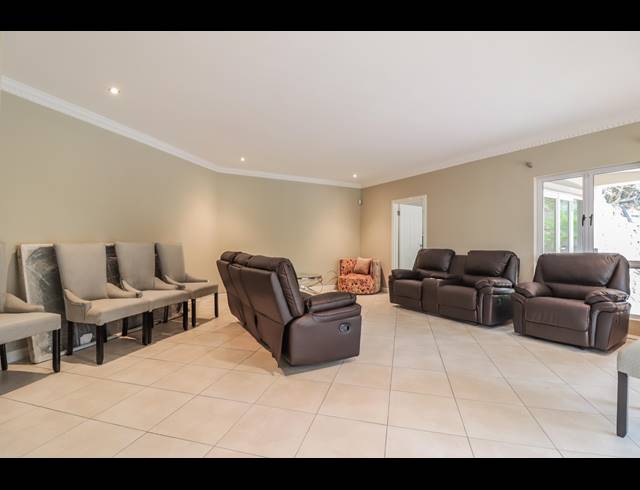 3 BEDROOM TOWNHOUSE TO LET IN UMHLANGA CENTRAL
